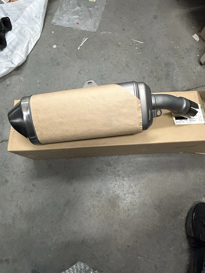 2011-17 Suzuki GSX-R600 Exhaust Muffler 14310-14J00-H01 OEM NEW EM23 - Image 1 of 4