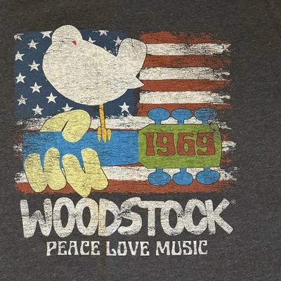 Camiseta WOODSTOCK 69 Americana Logo Licencia 2024 XL Goodie Dos Mangas Usada Foto 1 de 4