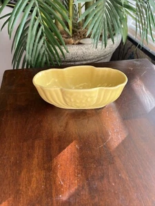 Vintage Unmarked McCOY ART Pottery Planter in Yellow - Picture 1 of 5