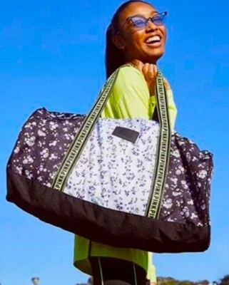 Victoria's Secret PINK New Travel WEEKENDER DUFFLE Bag Tote Floral RARE! - Image 1 of 4