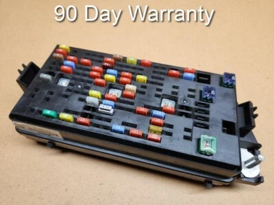 08-11 Buick Lucerne Cadillac DTS Rear Fuse Box Part# 13599106 - Image 1 of 4