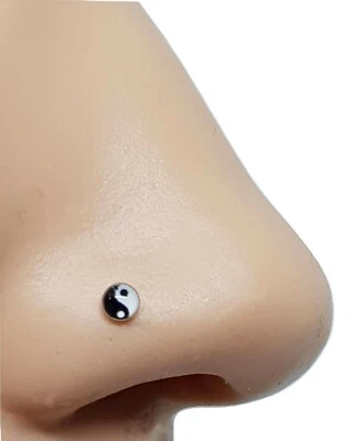 Yin Yang Nose Stud 3 mm Cabochon Stud 22 g (0,6 mm) 925 Sterling Silver Ball ... - Immagine 1 di 4