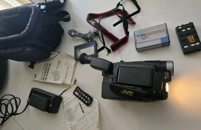 JVC GR-AXM225 Compact VHS Camcorder - Charger,Bag,3 Batt,Remote&Man((Used Once)) - Image 1 of 4