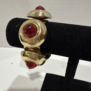 Wunderschönes goldfarbenes Messing?Manschettenarmband mit roten Steinen Statement Stück Urlaub - Bild 1 von 15