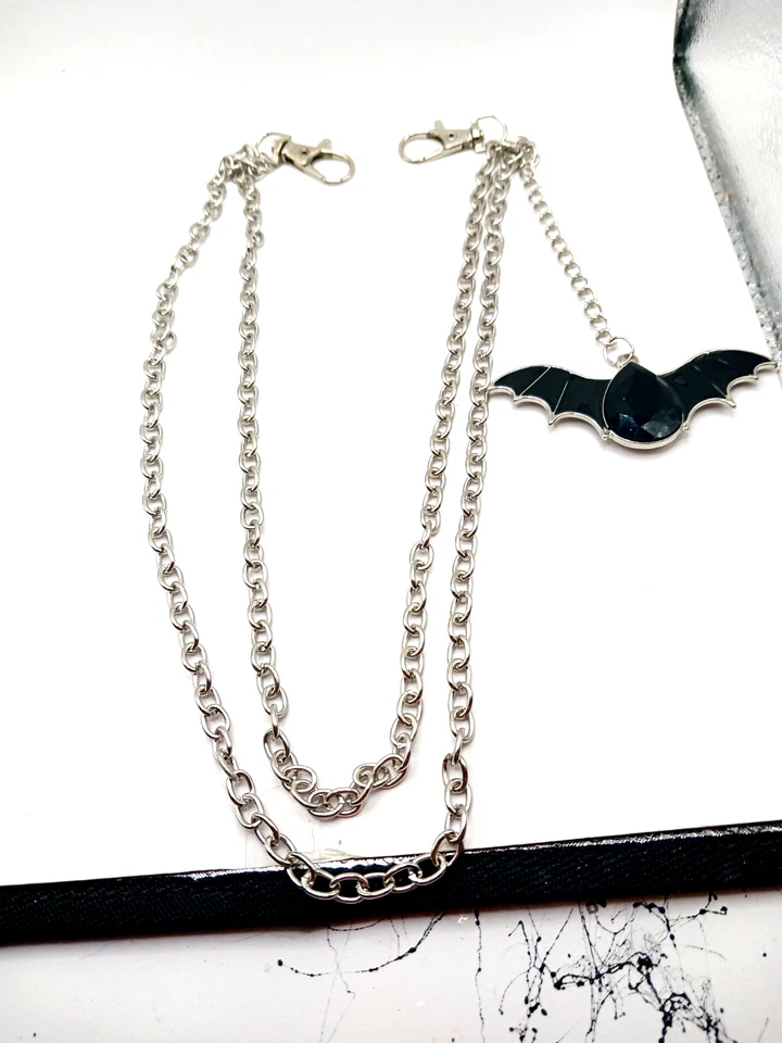 Cadena de metal murciélago negro doble capa tono plata 19 pulgadas de largo  Foto 1 de 4