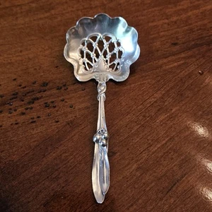 Whiting Sterling Silver Bon Bon Spoon Figural Berry Leaves Mistletoe Art Nouveau - Picture 1 of 5