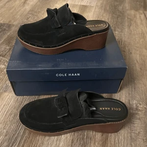 Cole Haan Women's CloudFeel All Day Studded Bow Clogs W25917 Black Suede Size 10 - Picture 1 of 10