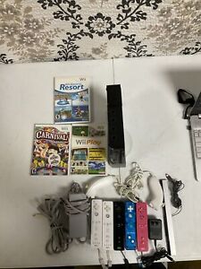 Black Nintendo Wii Lot Bundle: Console, Controllers , Cables & Games