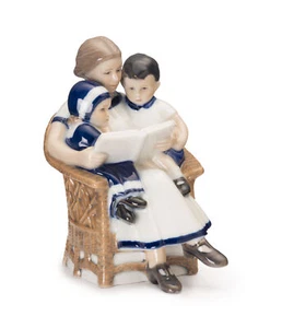 Figura infantil Royal Copenhagen 'Elsa con mamá y hermano pequeño' - Imagen 1 de 1