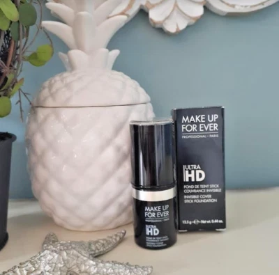 Base en barra cubierta invisible Make Up For Ever MUFE Ultra HD 115 = R230 Foto 1 de 4