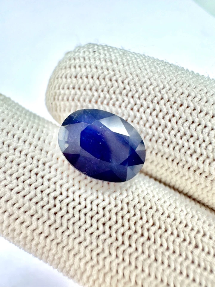 Sapphire gemstone, faceted oval sapphire, loose sapphire gem 6.30 Ct. 11x8x6 mm - Image 1 of 4