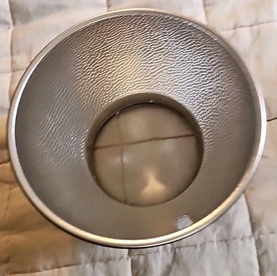 Neewer Lamp Monolight Shade Dish Bowen Mount Reflector Diffuser 7" / 18cm - Image 1 of 4