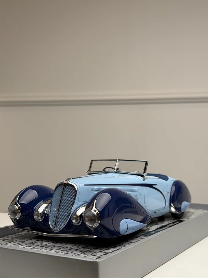 1937 Delahaye Type 135-M Cabriolet (Two-Tone Blue) [MINICHAMPS] 1/18 scale - Image 1 of 4