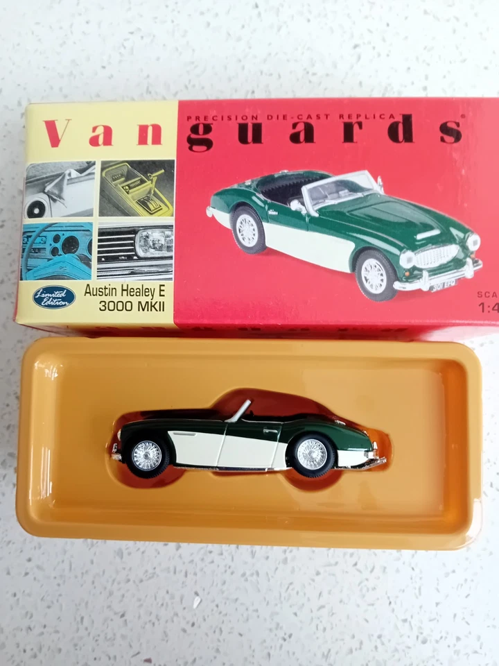 VANGUARDS 1/43 VA05101 AUSTIN HEALEY E 3000 MK2 BRITISH RACING GREEN WHITE - Image 1 of 4