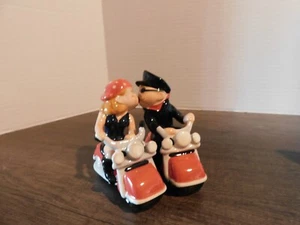 BIKER COUPLE MOTORCYCLE KISSING MAGNETIC SALT & PEPPER SHAKER SET WESTLAND - Picture 1 of 2