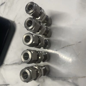 Lot-5pc Swagelok SS-600-61 , 3/8 Bulkhead union,, - Picture 1 of 3