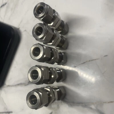Lot-5pc Swagelok SS-600-61 ,  3/8 Bulkhead union,, - Image 1 of 3