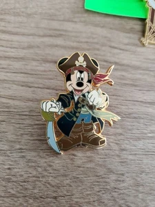 Disney Pin Pirates Of The Caribbean Mickey Mouse - Picture 1 of 2