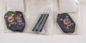 Varillas de dardos giratorias negras y 2 juegos de calavera con ojos rojos vuelos de dardos - Imagen 1 de 3