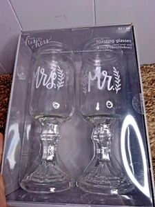 Studio His & Hers Bride & Groom Copas para tostar Cuello rojo Tarro de vino Copas NUEVO - Imagen 1 de 5