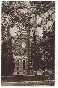 1909 Court House Menomonie, WI Antique B&W Postcard #1441 - Picture 1 of 2