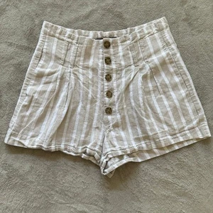 Kleine Abercrombie High Rise Shorts, Nadelstreifen - Bild 1 von 5