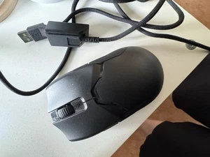 Razer Viper Ultimate Gaming-Maus - Schwarz (RZ01-03050100-R3G1) - Bild 1 von 2