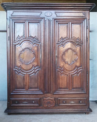 Armoire Louis XIV en chêne massif époque 18ème - Photo 1/4