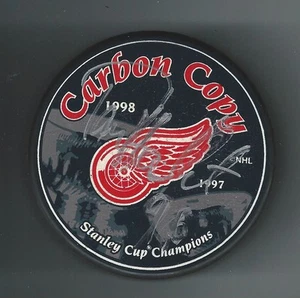 Tomas Holmstrom Signed 1997-98 Detroit Red Wings Back To Back Stanley Cup Puck - Picture 1 of 1