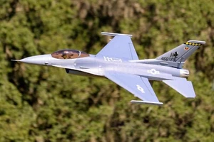 RC Airplane Fighter Freewing F-16 Falcon V3 6S High Performance 70mm EDF Jet PNP - Picture 1 of 6