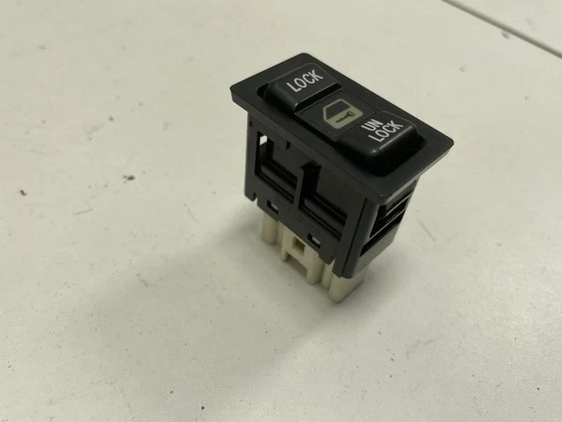 TOYOTA MR2 SPYDER 2001 LOCK UNLOCK SWITCH PUSH BUTTON ASSEMBLY FACTORY - Image 1 of 4