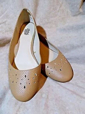 🩰 Faded Glory Classic Ballet Flats size 10 M Pierced Tan Snakeskin Leatherette - Image 1 of 4