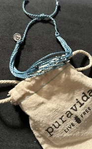 Pure Vida Armband hellmeerblau mit Silberanhänger - Bild 1 von 4
