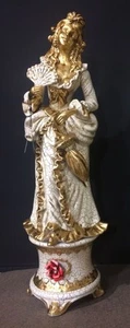 STATUA DONNA CON OMBRELLO E VENTAGLIO IN CERAMICA AVORIO FOGLIA ORO E CRISTALLI - Imagen 1 de 1
