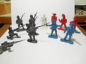 LOT OF 12 PIECES 2-1/4" ASSORTED PLASTIC REVOLUTIONARY ARMY MEN - Picture 1 of 7