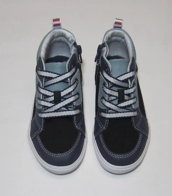 Zapatillas altas negras, nuevas con etiquetas, Cat & Jack para niños pequeños Foto 1 de 4