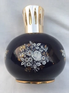 ANCIENNE LAMPE BERGER EN PORCELAINE BLEU COBALT FN À DÉCOR DE BOUQUET FLEURS - Bild 1 von 6