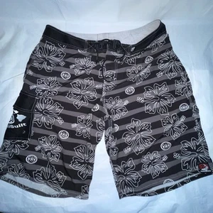 Pantalones Cortos Maui Built Para Hombre 38 Blanco Negro Gris Bañador Tropical Floral Board - Imagen 1 de 9