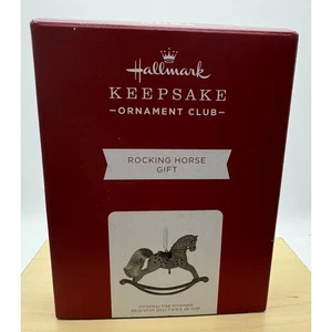 Hallmark Cavallo a Dondolo Ricordi 2021 Ornamento Argento Nuovo Scatola Originale - Foto 1 di 4