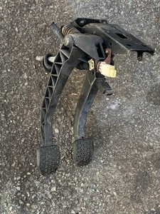 Bmw E30 Manual Pedals Brake & Clutch+ Tension Springs Oem - Picture 1 of 6