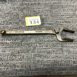 Singer Sewing Machine simanco part no 125046  Feed Fork . List 134 - Picture 1 of 7