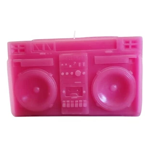 Ghettoblaster Kerze Neuheit rosa Radio 80er Retro Musikliebhaber Geschenk 5,5"x2,25" - Bild 1 von 4