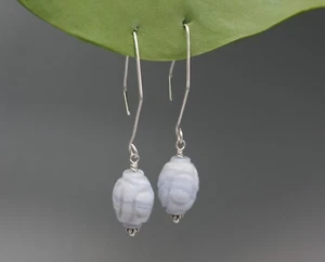 Geschnitzte hellblaue Chalzedon Ohrringe, 925 Silber - Bild 1 von 5