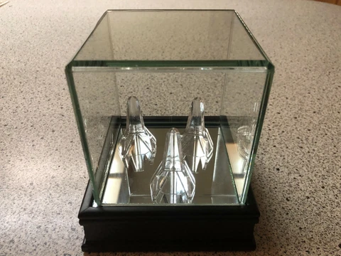 3 Ring Deluxe Championship NBA NHL MLB NCAA Ring Glass Display Case w/3 Stands Cover