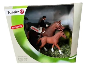 Schleich 41381 Scenery Pack Farm Life Exclusive Turnierreiterin NEU+OVP - Bild 1 von 4
