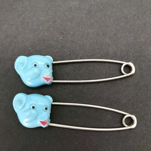Juego de 2 alfileres de pañales vintage para bebé oso azul niño niña aprox. 2" de largo - Imagen 1 de 5