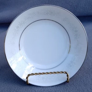 Noritake - Cumberland - Dessert / Fruit / Berry Bowl - 5 1/2" Diameter x 1 1/4" - Picture 1 of 3