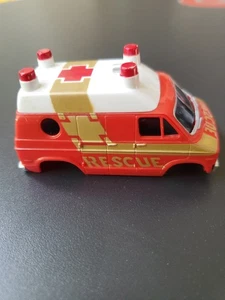 AURORA AFX #1937 ROJO/BLANCO FURGONETA DODGE VEHÍCULO DE RESCATE CARCASA ~ NUEVO EN STOCK - Imagen 1 de 4