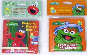 New Sesame Street Bath Time Bubble Book Elmo Oscar ~ Set of 2 - Imagen 1 de 3