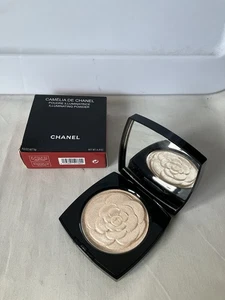 CHANEL Camelia De Chanel Illuminating Powder 0902 6g .21 Oz For Face Open Box - Picture 1 of 5